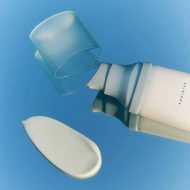 سرم ضدآفتاب هیالو سیکا ماداگاسکار سنتلا اسکین 1004 SPF 50
